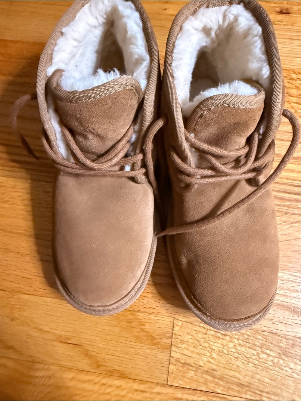 Brand new kids UGG Kids Cozy Faux-Shearling Lace-Up Boots - Tan size 4